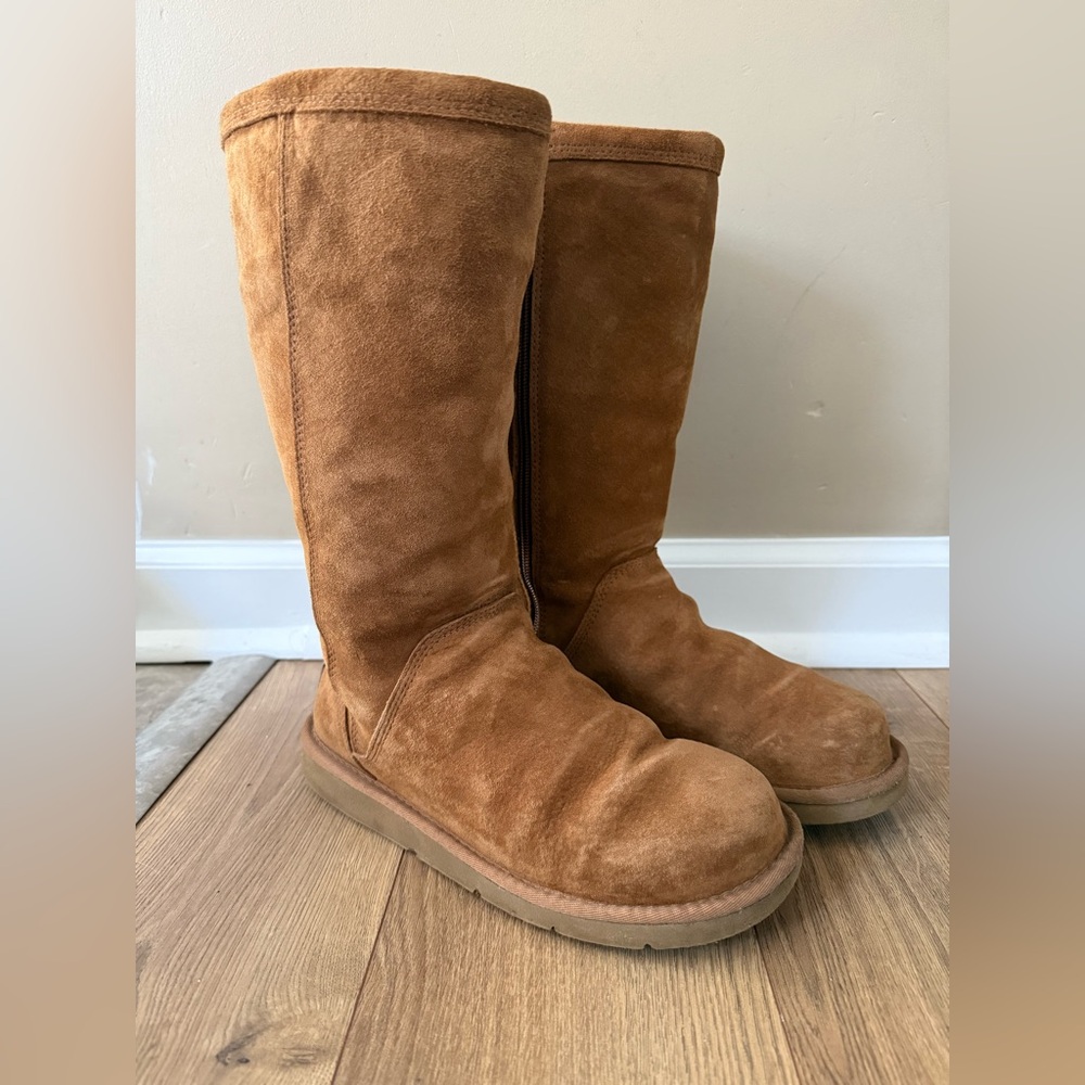 UGG Women’s Kenly Chestnut Suede Boots size 7